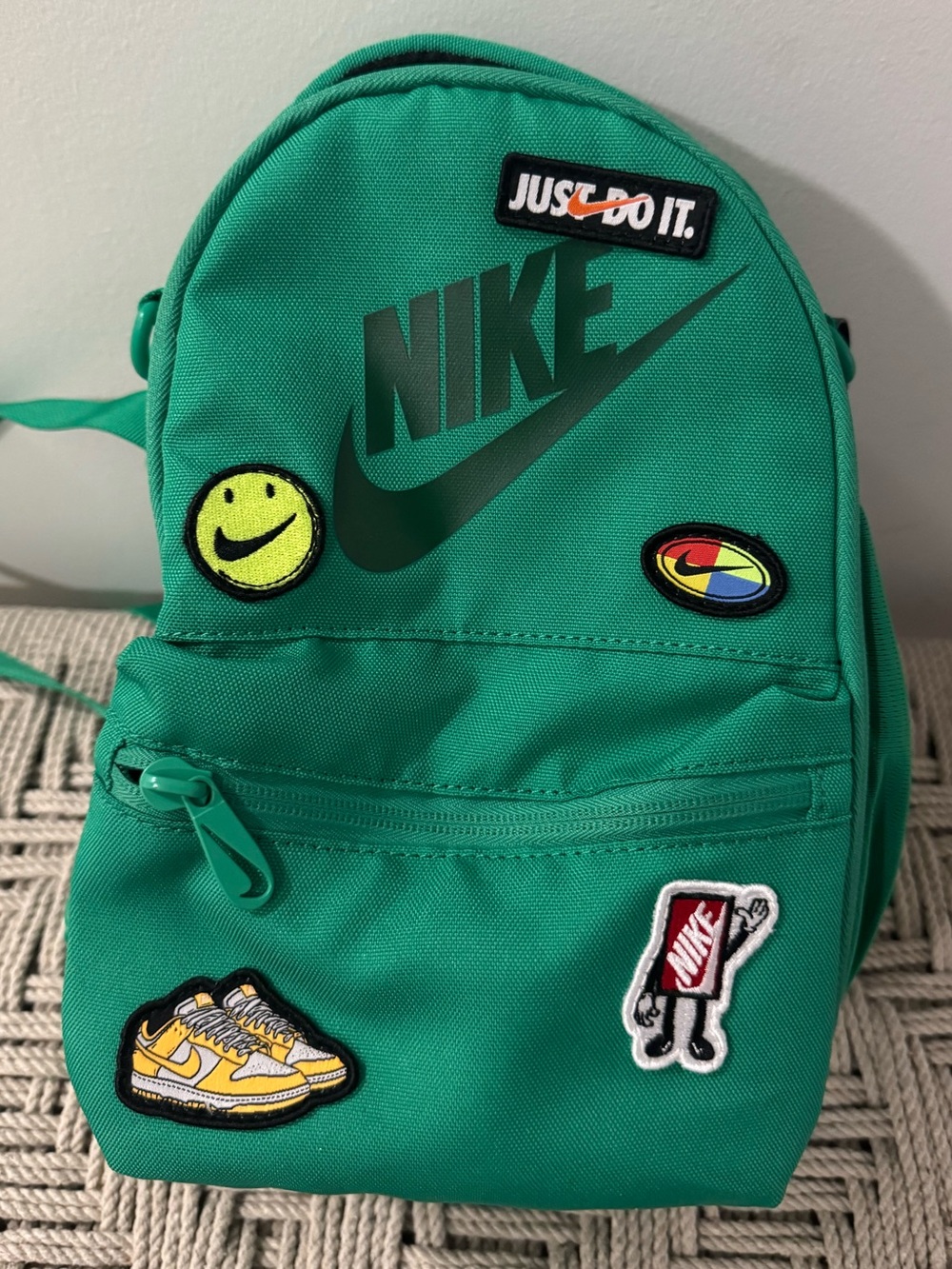 Nike Insulated Lunch Bag Green with Patch Accents - NWT